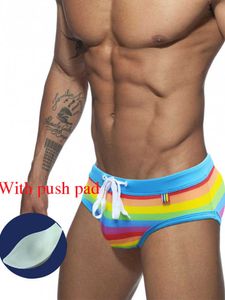 Męskie stroje kąpielowe Nowe mężczyźni Rainbow Strips Sexy Catwalk Beach Surf Surfes Friefs Summer Stretch Shorts z podkładkami i liną J220913