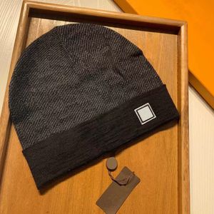 Beanie Caps for Men Women Autumn Winter Warm Thick Wool Embroidery Cold Hat Couple Designer Knitted Fashion Street Hats 688