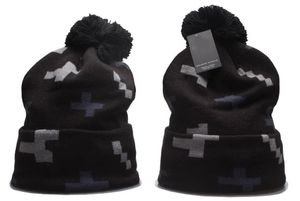 2023 Kaliteli Hip Hop Beanies Mektup İşlemeli Marka Tasarımcısı Pom Pom Pom Sapanlı Örgü Şapkası Sport Skull Erkek Kadın Kış Kapakları Wcaoya