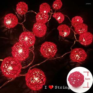 Strings Tailândia 10m 38 Bolas de Rattan Red Sepak Takraw Luzes de cordas LED Grushas para El Fence Bar Decorações de festa de Natal