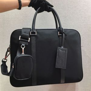 Re nylon saffiano läder portfölj arbetspåsar tote emaljerad metall triangel logotyp tryck nylon foder justerbar axel rem namn tag crossbody lyx plånböcker