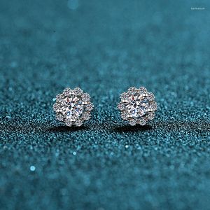 Stud Earrings Cute Romantic Snowflake Moissanite Excellent Cut 0.3 Ct D Diamond Test Passed Gemstone For Girlfriend