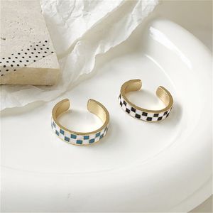 Designerringar smycken dinglar liten design svartvitt checkerboard ring kvinnlig ins vintage index Enkla metallringar
