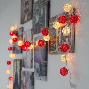 Strings Red Sepaktakraw 1M 2M Fata Luci a LED per albero di Natale Matrimonio Camera da letto per bambini Decorazione per interni ed esterni Alimentato a batteria