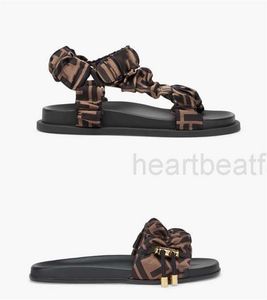 2022 Tasarımcı Baskı kadın Hissediyorum kahverengi saten sandalet İpek Eşarp Kumaş Rahat Yumuşak Düz Terlik plaj ayakkabısı Sandalet Loafer'lar Üst withTop