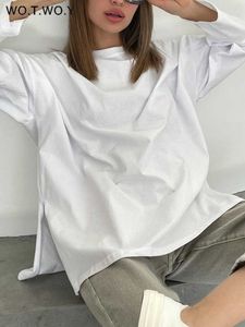 女性用TシャツWotwoy Long-Sleeve Casuare特大Tシャツ女性2022ルースソリッドスリットヘムTシャツ女性ベーシックホワイトトップEgril Harajuku T220926