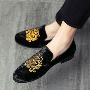 Bordados da coroa mocassim masculino Sapato de cor s￳lida camur￧a artificial Pure-Brit￢nicos simples e brit￢nicos Brit￢nicos