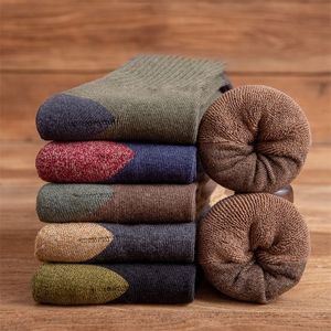 Meias masculinas outono inverno grosso quente de alta qualidade japonesa coreana harajuku para o homem Terry towel algodão 5 pares 220923