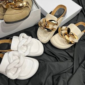 Lyxiga damer tofflor Sandaler läder platt häl designer varumärke retro personlighet casual trä botten vit svart khaki icke-halk metall kedja storlek 35-40 med låda