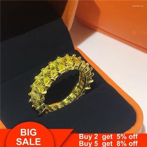 Pierścienie klastra Księżniczka Cut Eternity Band Ring Reail Srebrny kolor CZ Weselę zaręczynową dla kobiet mężczyzn hurtowa biżuteria imprezowa