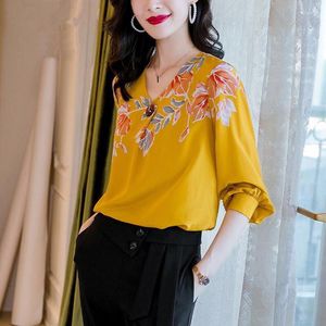 Blusas femininas 2022 Spring outono moda feminina v Nech Floral Pattern Imitação de seda amarelo blusa de top coreano Tops de manga cheia coreanos