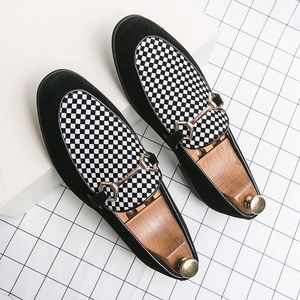 Loafer für formelle Kleidung, Nubukleder, Schachbrettmuster, Flügelspitze, Metallschnalle, Mode, Business, Freizeit, Alltag, Herren-Loafer, Größe 38–48