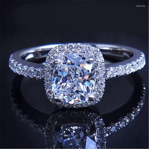 Cluster Rings Luxury Ring Silver Color Cushion Cut 3CT SONA ZIRCON CZ Wedding Band for Women Bridal Statement Party Jewelry