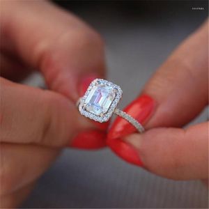 Ringas de cluster Charming Lady Promise Ring Silver Color Cubic Zirconia Declaração Baia de casamento para mulheres jóias de noiva