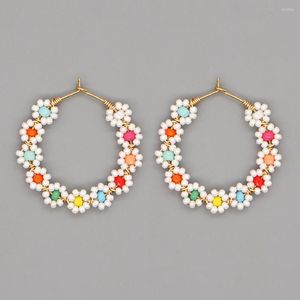 Kolczyki obręcze Go2boho White Daisy Earring Miyuki Koraliki Kolorowe wypowiedź na ucha kwiatowe dla kobiet 2022 Letnia biżuteria ręcznie robiona