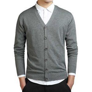 Herrtröjor grå cardigans män bomull tröja långärmad mens v hals lösa fasta knapptoppar passar stickning casual stil kläder 220923