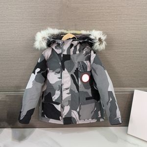 Casas de casaco infantil Criança vestida Down Coats Roupos de bebê Designer com capuz com crachá top grossa quente fora de menina menina meninas de roupas clássicas parkas 100% lobo colarinho de pele