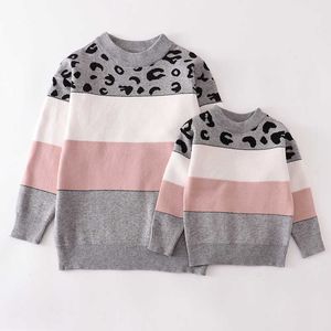 Roupas familiares de combinação de família Girlymax outono de inverno de manga comprida meninas suéter de pulôver mamãe me listra leopardo top boutique infantil roupas 220924