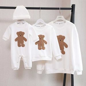 Aile eşleşen kıyafetler kıyafetler kış sonbahar kazak karikatür ayı ayı baba oğul anne kızı uzun kollu gömlek bebek doğum günü 220924