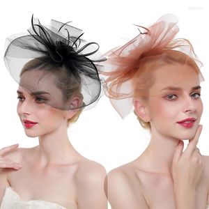 Nakrycia głowy mody Kwiaty z piórki klipsy kobiety eleganckie impreza na balu czapki