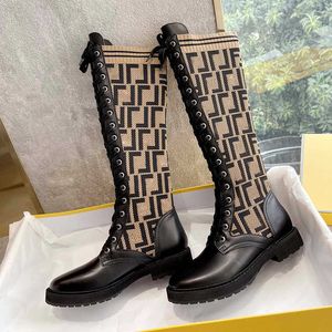 부츠 Fletters High Boots 여자 롱 부츠 럭셔리 디자이너 여성 패션 가죽 레이스 둥근 발가락 활주로 의상 Ridding Booties Zapatillas