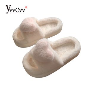 Pantofole YvvCvv Heart Love Pantofole in soffice pelliccia da donna Calde pantofole aperte in memory foam in memory foam per la casa Scarpe invernali per interni 220926