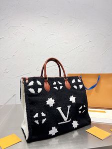 Lq bolsa feminina sacola moda inverno lã de cordeiro pelúcia pacote de grande capacidade sacos de ombro de compras clássico carta impressa viagem