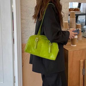 Väskor PU Fashion Green Leather Women Simple Design Solid Color Ladies Tote Handväskor Vintage Svart Kvinna Underarm Bag Y2209