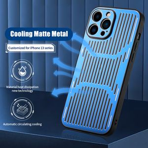 Hollow Heat Dissipation Metal Telefonfodral för iPhone 14 Pro Max 12 13 11 XR XS X 13Pro 12Pro Lens Protector Cover