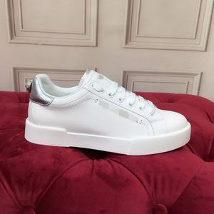 2022 TOP MĘŻCZYZNA Kobiety Buty Casual Designer Studded Spikes Fashion Insider Troku Czarnoczerwone białe skórzane buty Low-Top Size35-45 MJKKKI00002