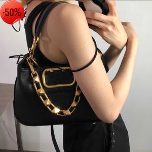 Designer Bags New Fashion Womens Bag Underarm Leather Versatile Rivet Chain One Shoulder Crossbody Handbag Casual Dumplingstote Bag Factory Direct On Sale