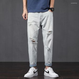 Jeans da uomo Hip Hop da uomo Bianco lavato Vestibilità ampia Vintage Scava fuori i fori Distressed Pantaloni da uomo in denim Motocicletta strappata