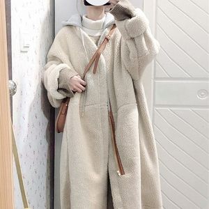 Mulheres jaquetas Lautaro inverno longo oversized quente bege faux fur jaqueta mulheres com cordão capuz designer casual solto luxo teddy casaco 220926