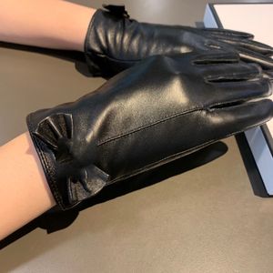CH Designer handskar l￤derhandskar damer f￥rskinn kanin p￤ls vintermitten f￶r kvinnliga officiella replika mot kvalitet europeisk storlek t0p kvalitet 004a