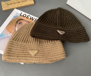 Berretto di design Cappello lavorato a maglia Triangolo invertito Strisce verticali di lana di lana per uomo e donna Bellezza unica alla moda
