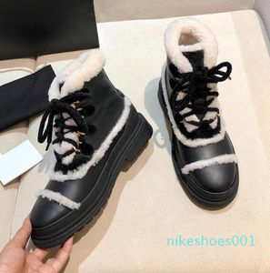 2022 Boot Designers Shoes White Wool Ankel Round Toe Lace-Up Martin Block Low Heel Booties Luxury Shearling Logo