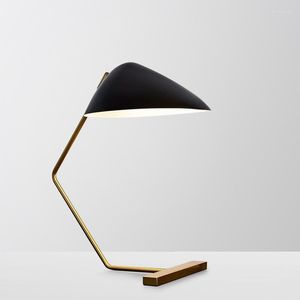 Table Lamps Art Decor LED Lamp Nordic Metal Desk For Living Room Bedroom Study Bedside Modern Light Al