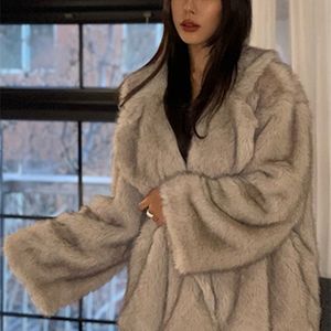 Damen Jacken Lautaro Winter Übergroße Dicke Warme Kunstpelzmantel Frauen Revers Langarm Landebahn Koreanische Mode Lose Luxus Flauschige Jacke 220926