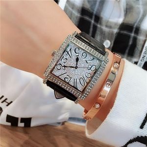 Relógios de pulso High Fashion Luxrury Full Rhinestone Quartz Watch For Women Man Leather Strape Stapeless Steel Big Dial Watches