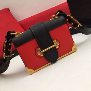 Cahier läderväska Metallhårdvara designer kvinnor stängning med kedjeklaff med rem och metallögla crossbody lyxiga krokodilmönster axelväskor handväska