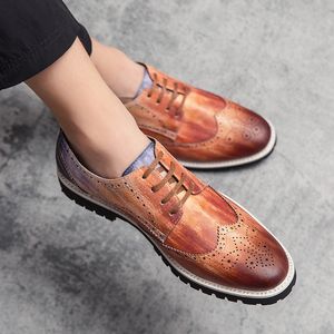 Erkekler Lüks Vintage Broues Toe Toe Oyma Moda Günlük İş Ayakkabıları Loafers Çeşitli Boyutlar 38-46