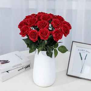 Dekorativa blommor Luanqi Artificial Bouquet Vacker Silk Roses Wedding Home Table Decor Ording Fake Plants Valentine's Day Presents