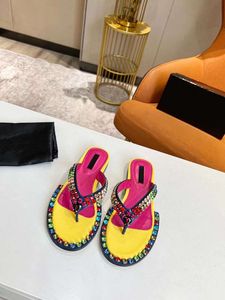 Kvinnor tofflor senaste färg diamant strand sandaler präglade skor orange svartvita herrkvinnor designers sommar bild 35-45