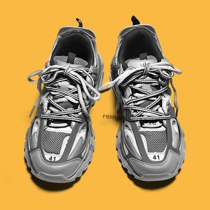 2022 Dirty Dad Shoes Triple S Track Кроссовки Новая мода Неуклюжие мужские и женские дизайнерские черные оранжевые женские прогулочные туфли в Париже RM09