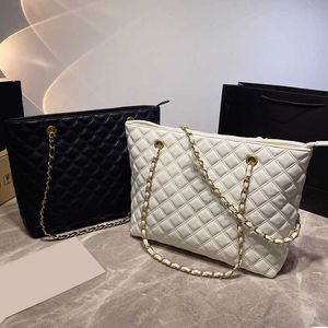 2022Ssw France Womens Vinatge Jumbo Classical Quilted Bags Aged Gold Metal Hardware Matelasse Chain Shoulder Handbags Luxury Designer Large Capacity Totes 32CM