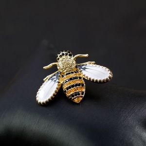 Crystal Bee Broche Pin Gold Business Suit Tops Corsage Broches de strô para homens Jóias de moda de presente