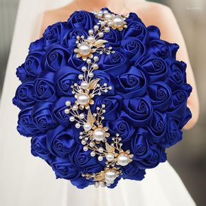 Fiori decorativi Strass reali e blu che tengono bouquet da sposa da sposa Nastro d'avorio Spilla Bouquet di diamanti