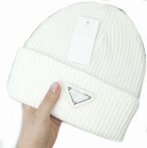 Solid color knit hat designer beanie skull cap daily casual wear keep warm luxury hat popular ski travel bonnet thicken pink beanie for womens triangle pj019