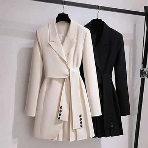 Trench Coats Moda Trençkot Kadınlar 2022 Yeni Bahar Sonbahar Rüzgar Çıldırıcı Kaplama Kadın Siyah Beyaz Kemer Blazer Vintage Y2209
