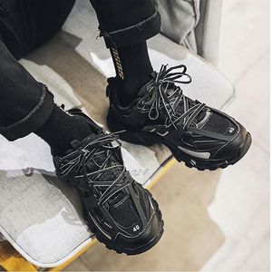 Sneakers Mens Designer Paris B: s tredje generationens Dadskor Kvinna Track3 0 Herr- och kvinnors fritidssporter med LED -ljus f￶r att ￶ka Show Thin Z52